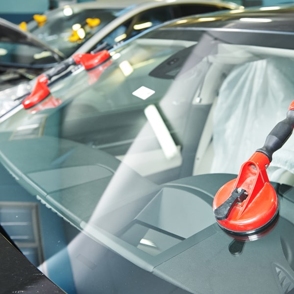 What auto glass service to call when windshield is damaged  in Florida